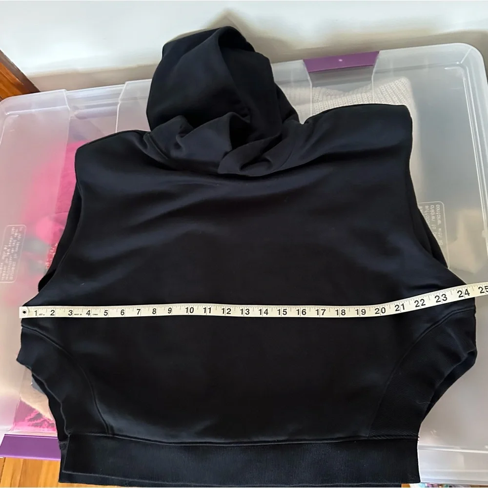 Alo Cropped Headliner Shoulder Pad Sleeveless Hoodie Sweatshirt Vest Size Medium - Picture 10 of 13